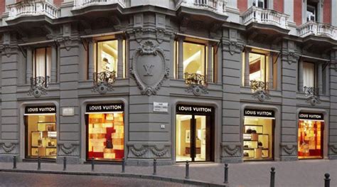 chiude fendi a napoli via dei mille|Negozi Fendi a Napoli e provincia .